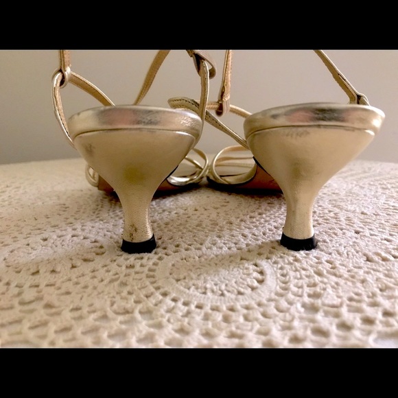 Stuart Weitzman Kitten Heels Gold Metallic Glitter Slingback Strappy Heels Sz 5 - Picture 2 of 4